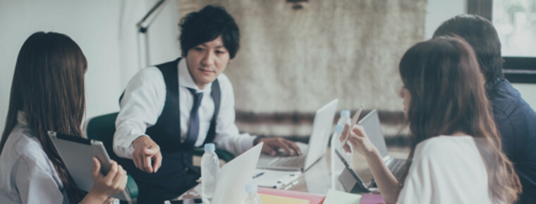 社内にてミーティング