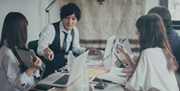 社内にてミーティング