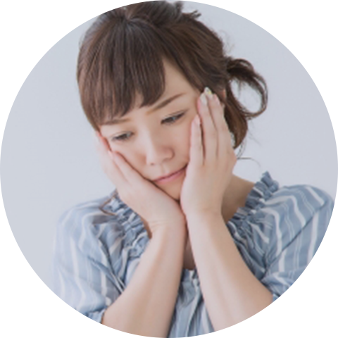 悩んでいる女性