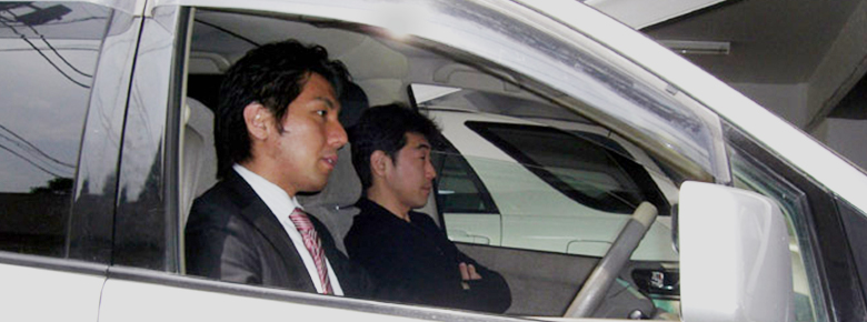 依頼人と相談中
