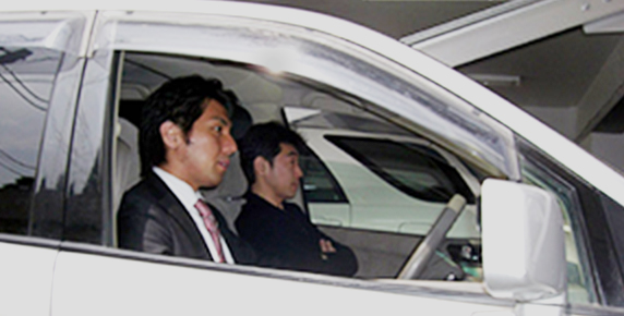依頼人と相談中
